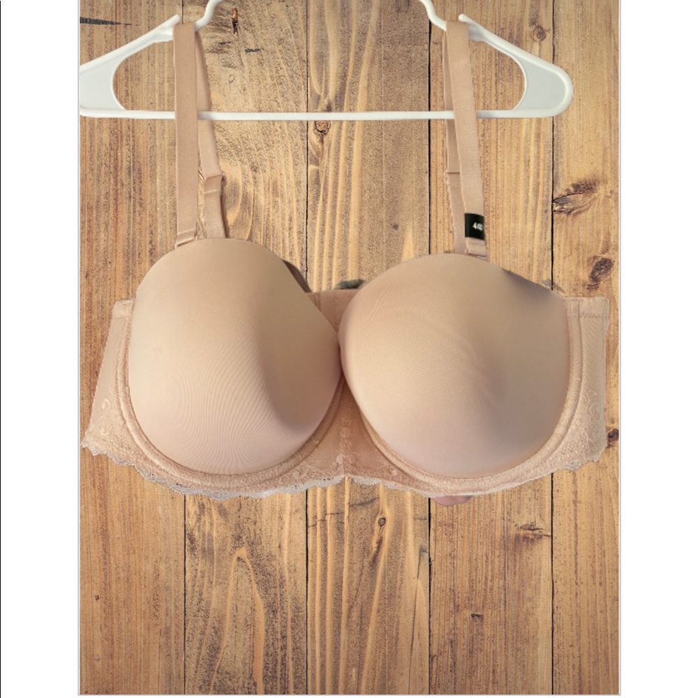 Torrid NWT strapless convertible bra. 44D